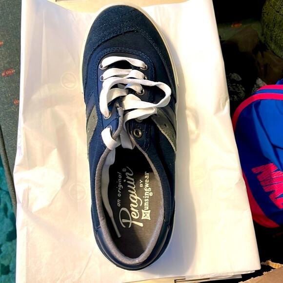 Penguin suede sneaker navy size 7 - Picture 3 of 9